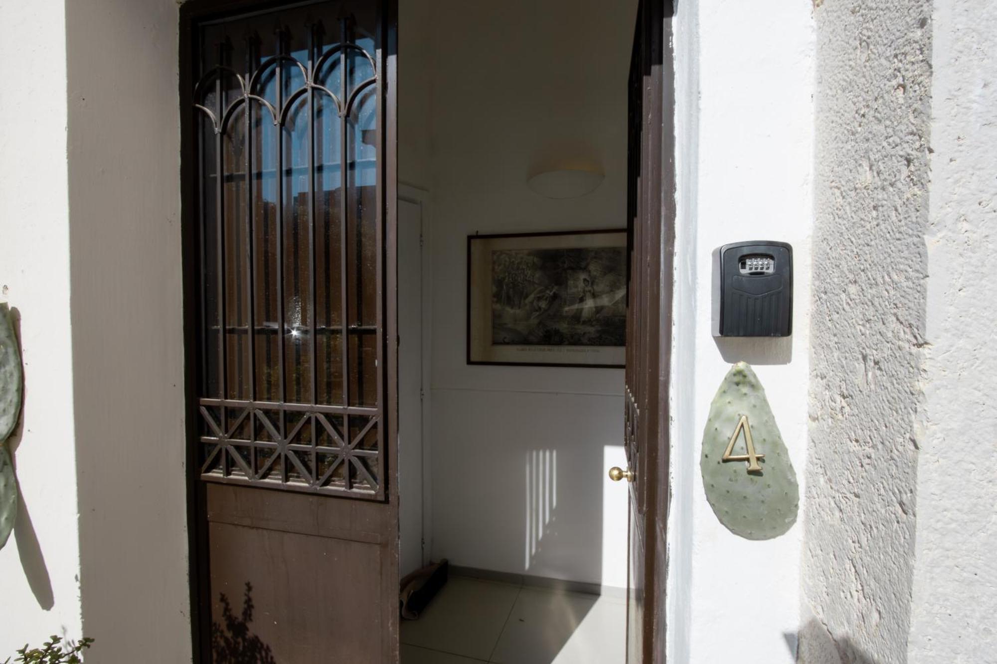 Le Tre Sorelle Bari Bagian luar foto